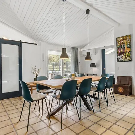 5 Bedroom Nice In Σπίτι διακοπών